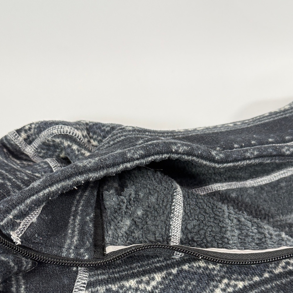 The North Face Black and Gray Patterned Zip-Up Sweater - Picture 7 of 8